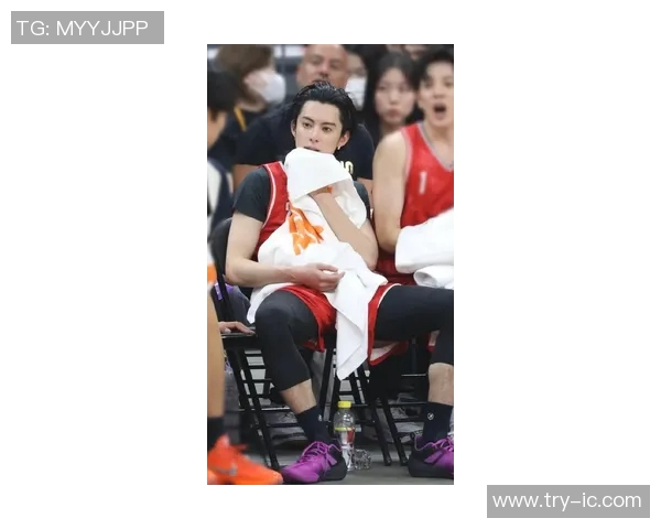 足球明星王鹤棣精彩瞬间集锦展现其非凡魅力与球场风采